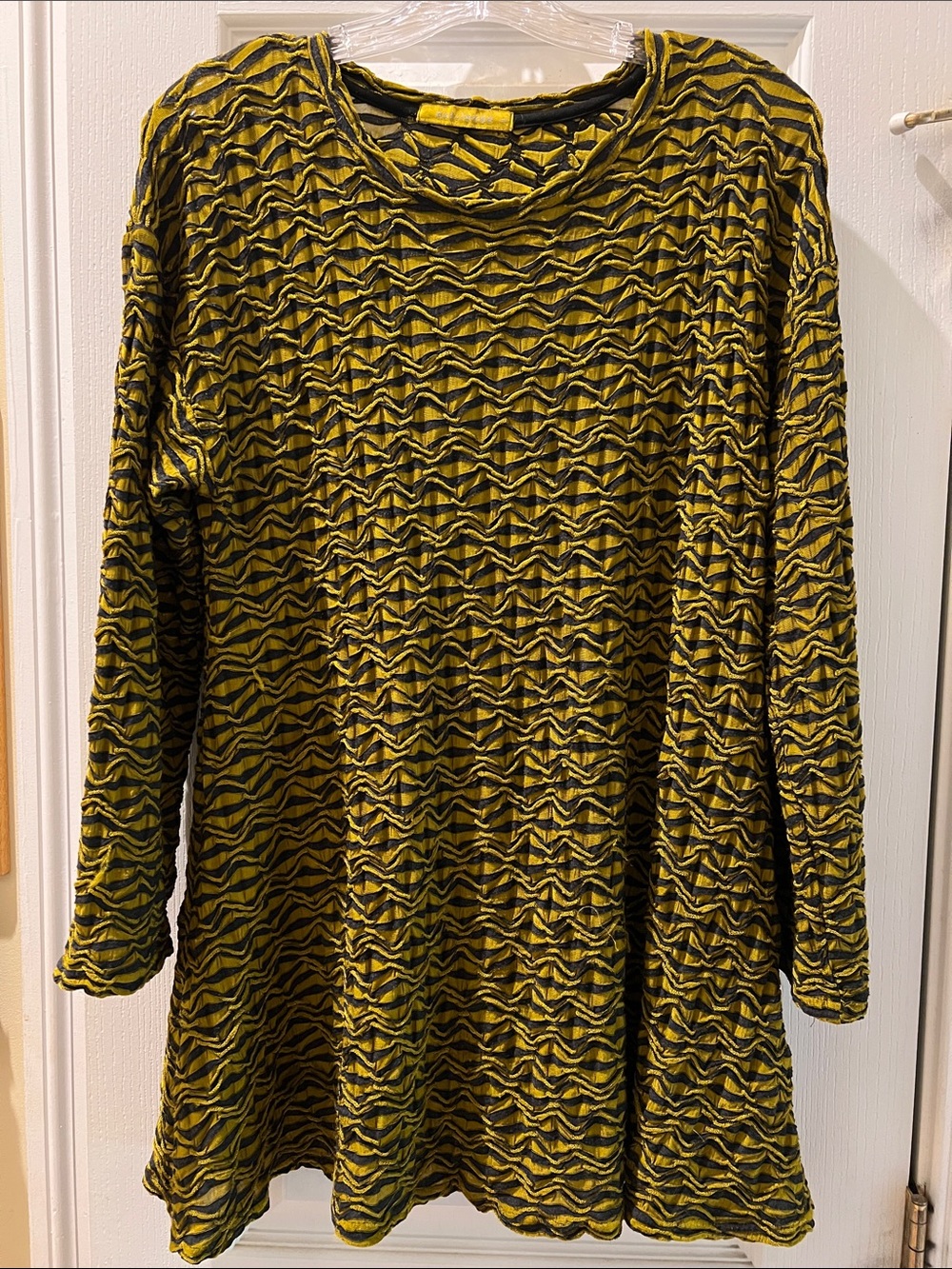 Cut Loose tunic, size large
